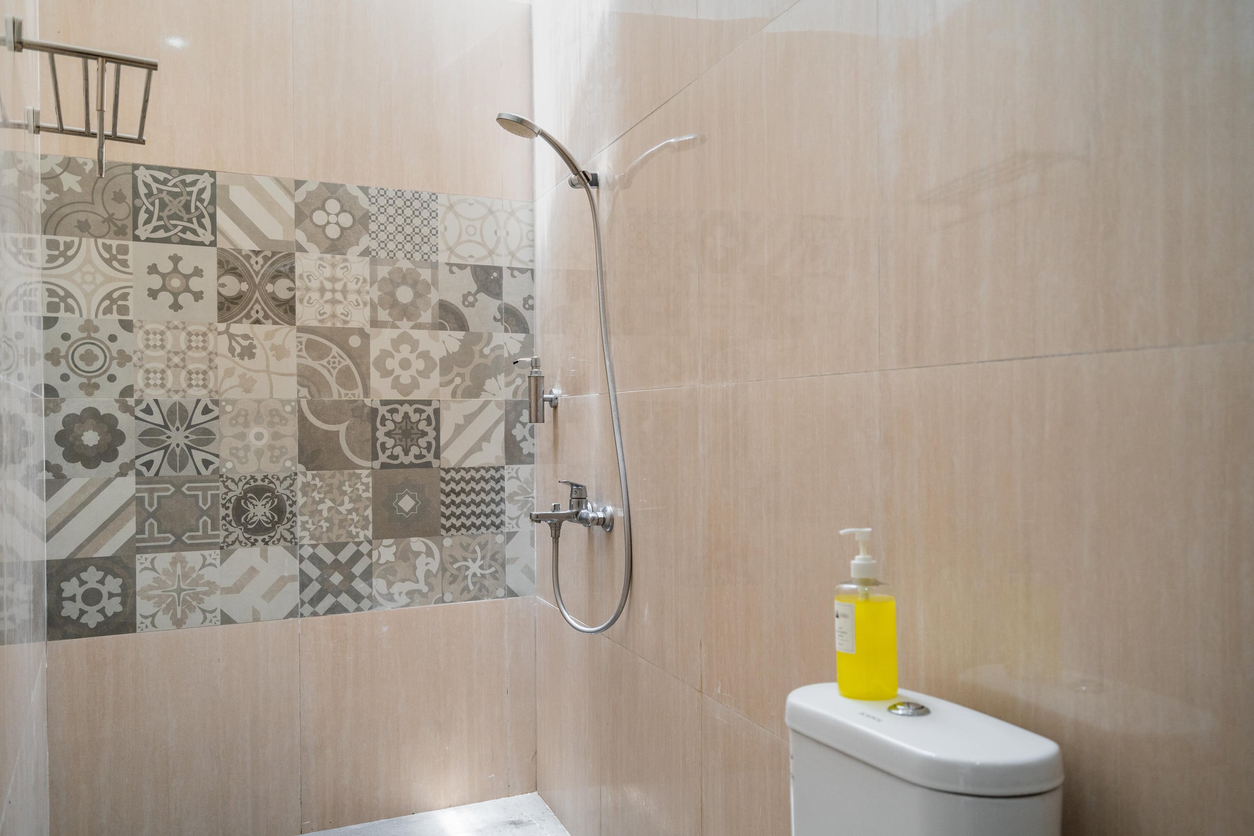 Deluxe Room - By Aishwarya Internasional 21