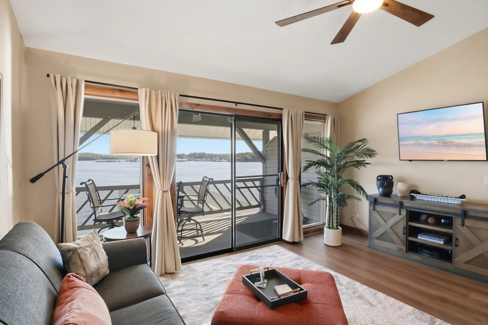 Lakefront MM19|Top Floor|Cov Patio|Salt H2O Pool — photo 2