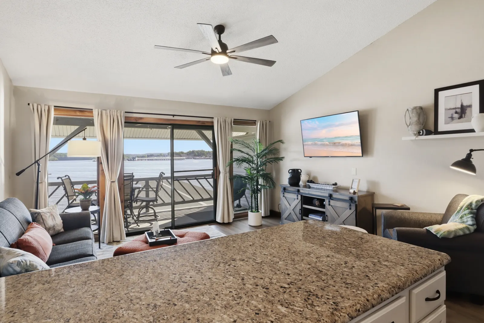 Lakefront MM19 Top Floor Cov Patio Salt H2O Pool 15