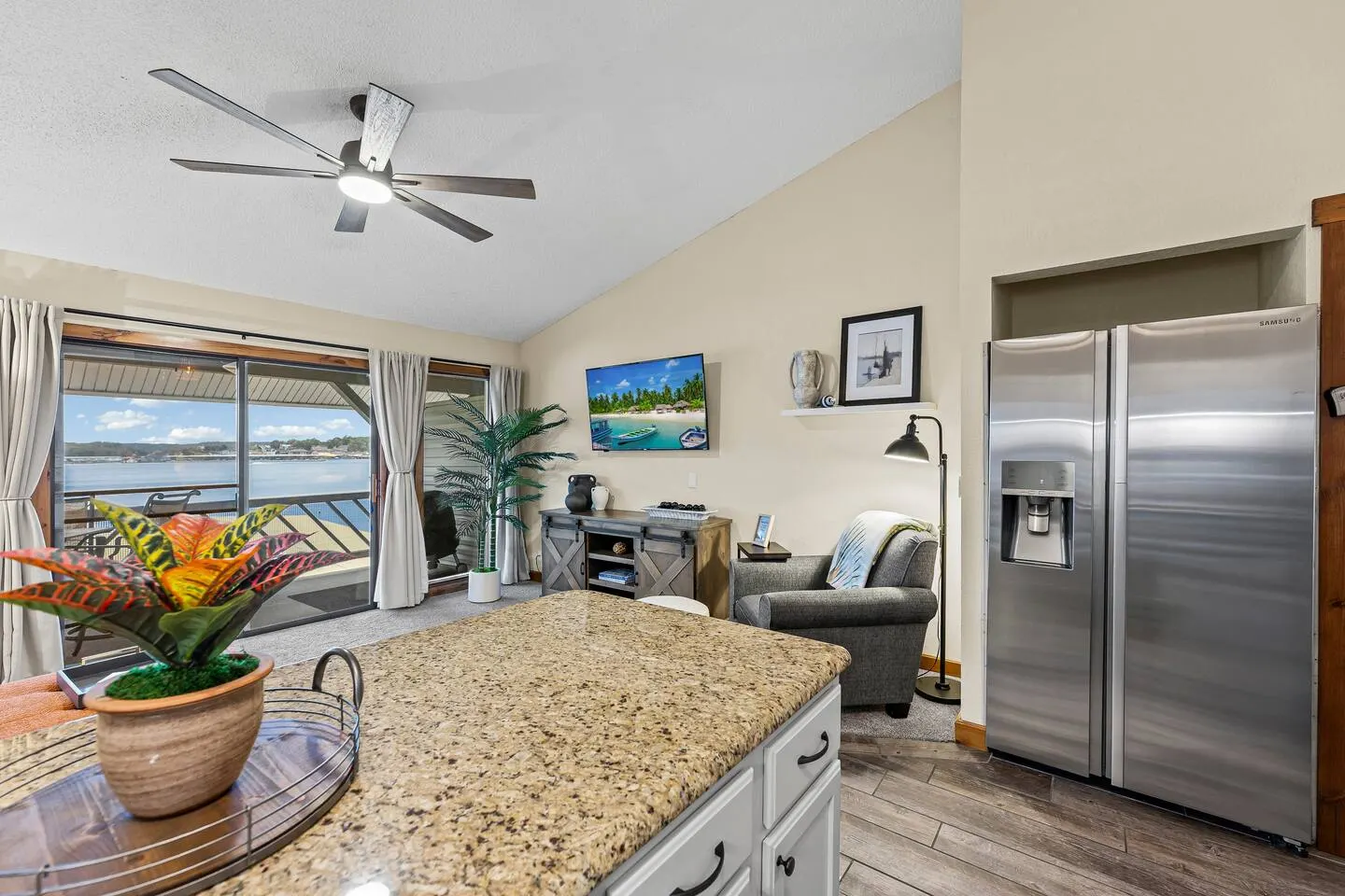 Lakefront MM19 Top Floor Cov Patio Salt H2O Pool 16