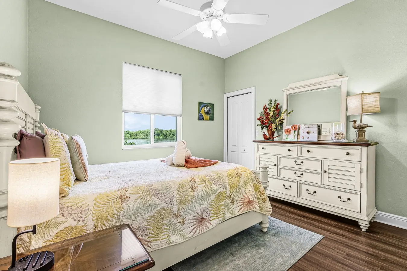 Harbor Breeze Luxury Waterfront Pool Spa Dock 20