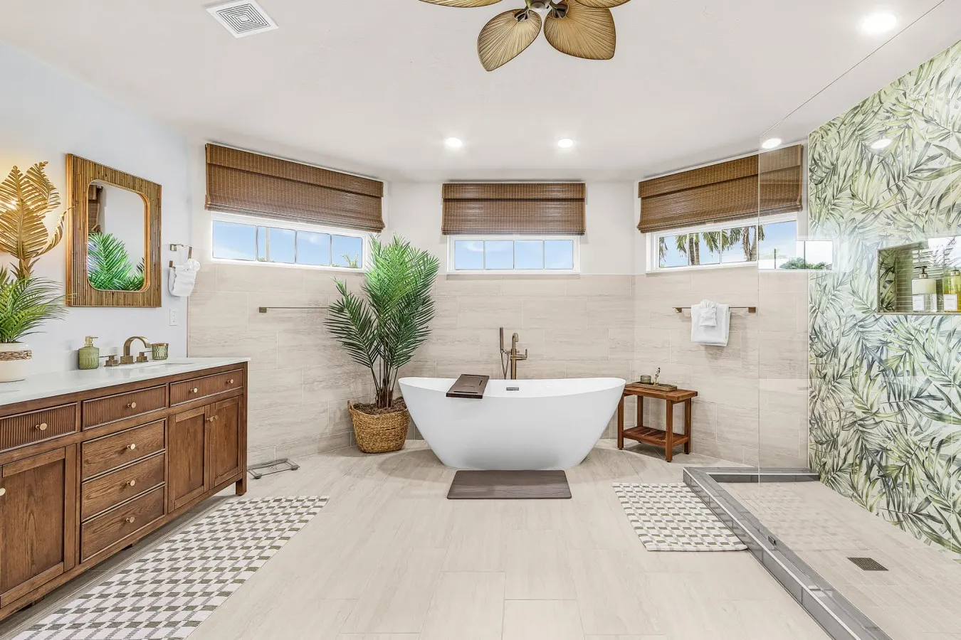 Harbor Breeze Luxury Waterfront Pool Spa Dock — photo 3