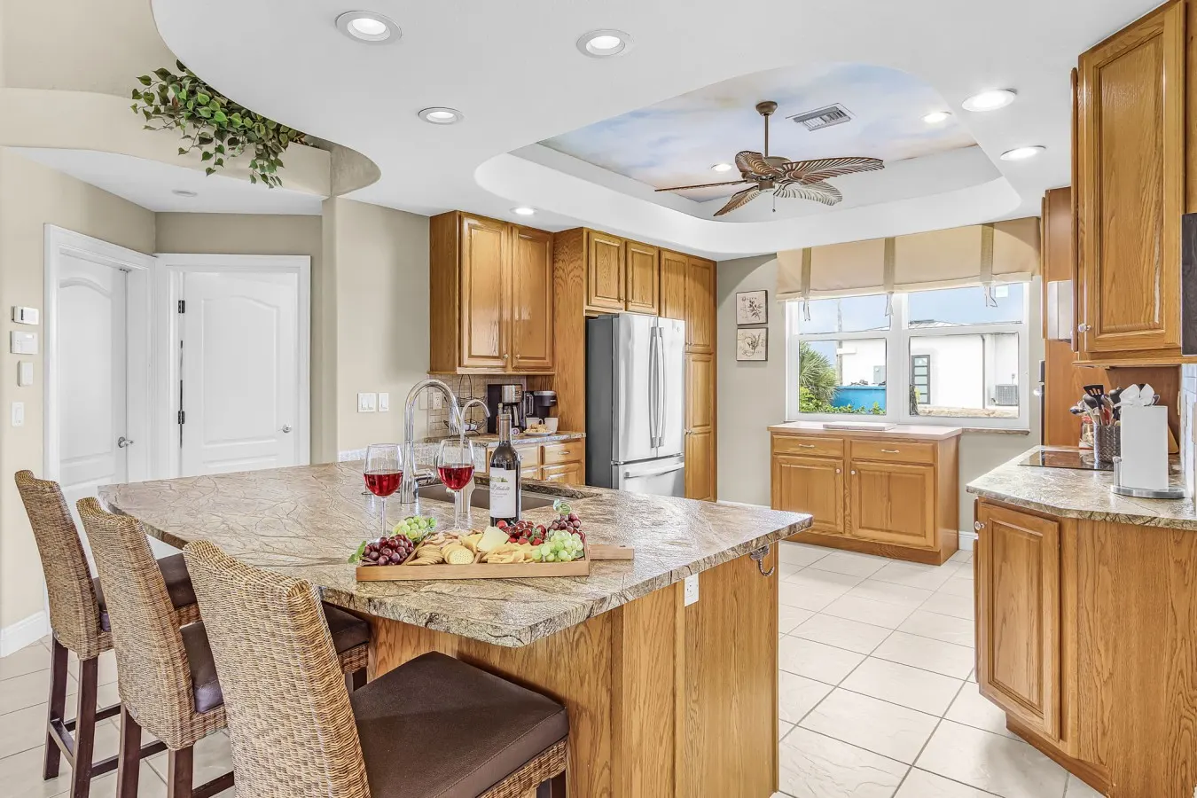 Harbor Breeze Luxury Waterfront Pool Spa Dock — photo 4