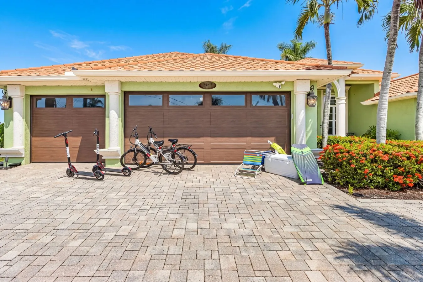 Harbor Breeze Luxury Waterfront Pool Spa Dock 6