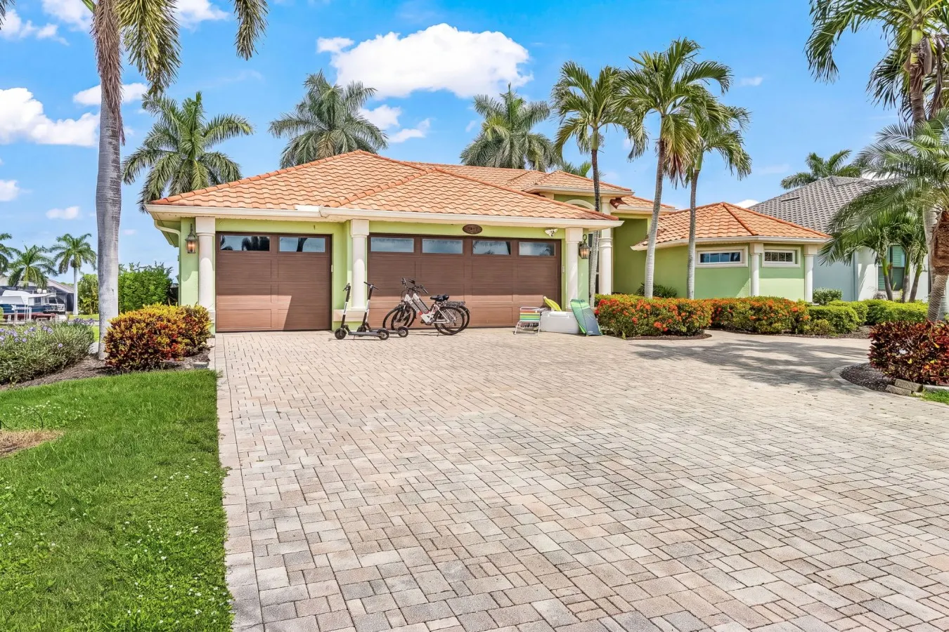 Harbor Breeze Luxury Waterfront Pool Spa Dock 7