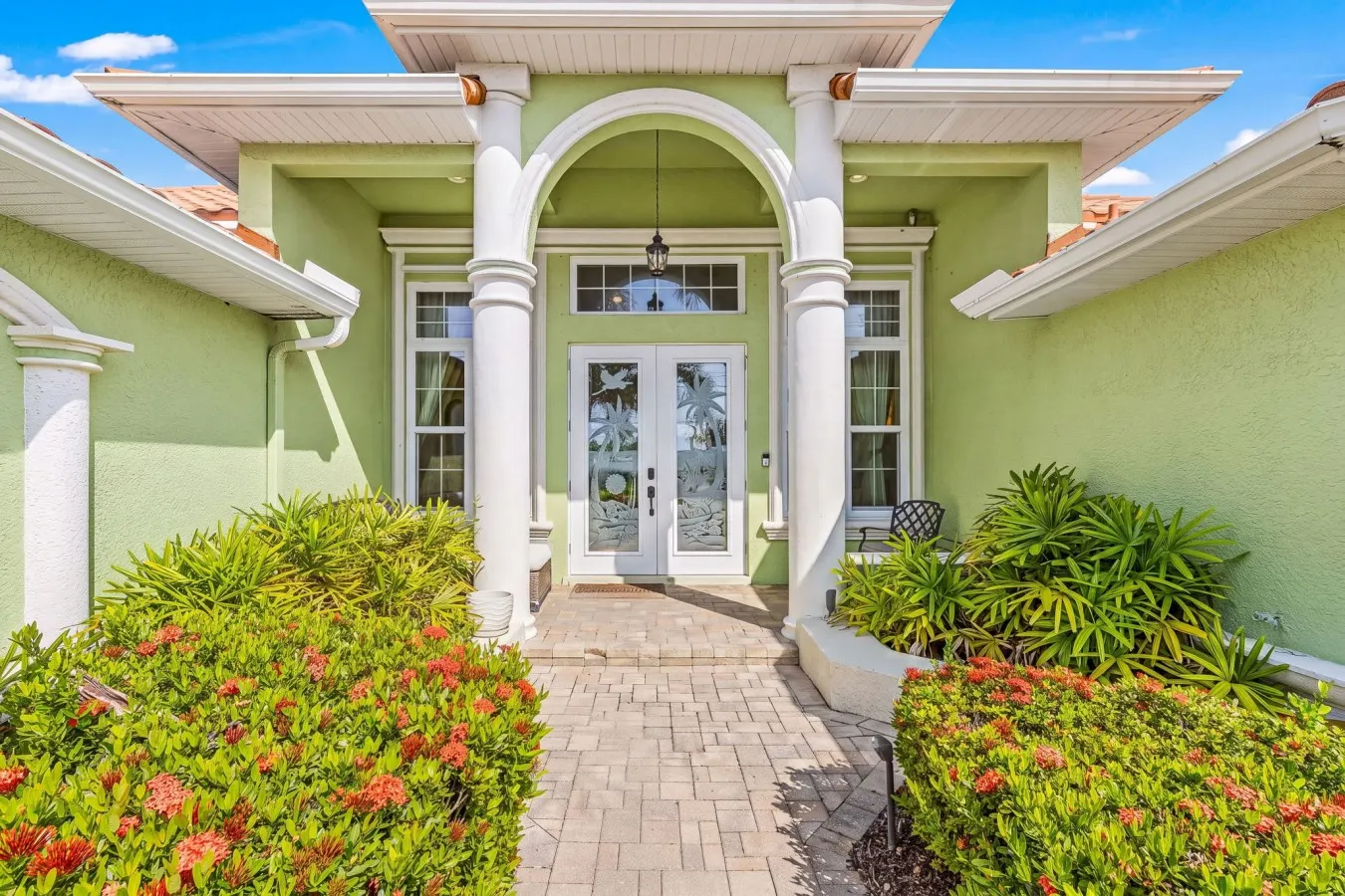 Harbor Breeze Luxury Waterfront Pool Spa Dock 8
