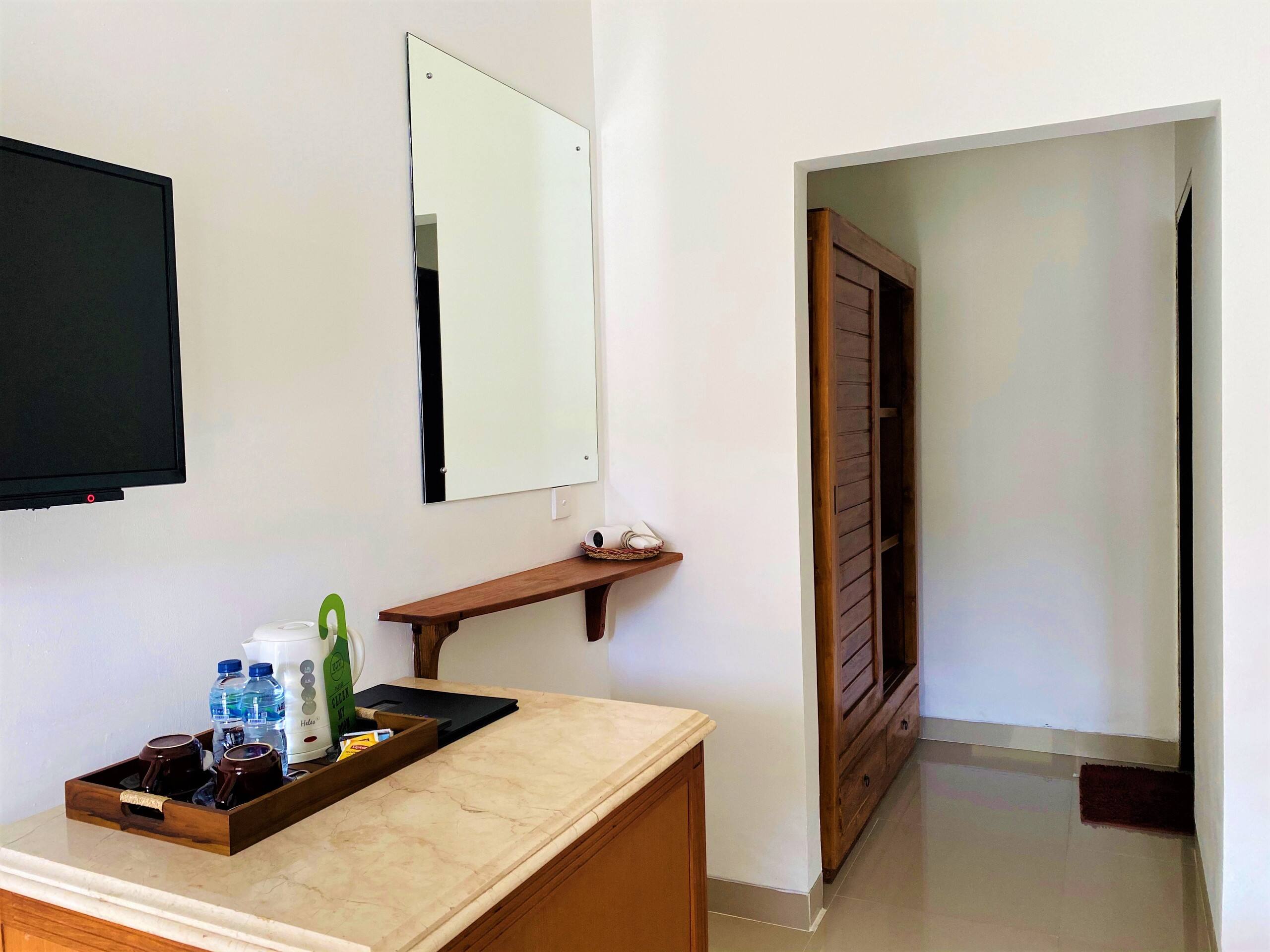 Room Only Uluwatu Jungle Villa with Pool View - Guesthouses for Rent in South Kuta, Bali, Indonesia 7