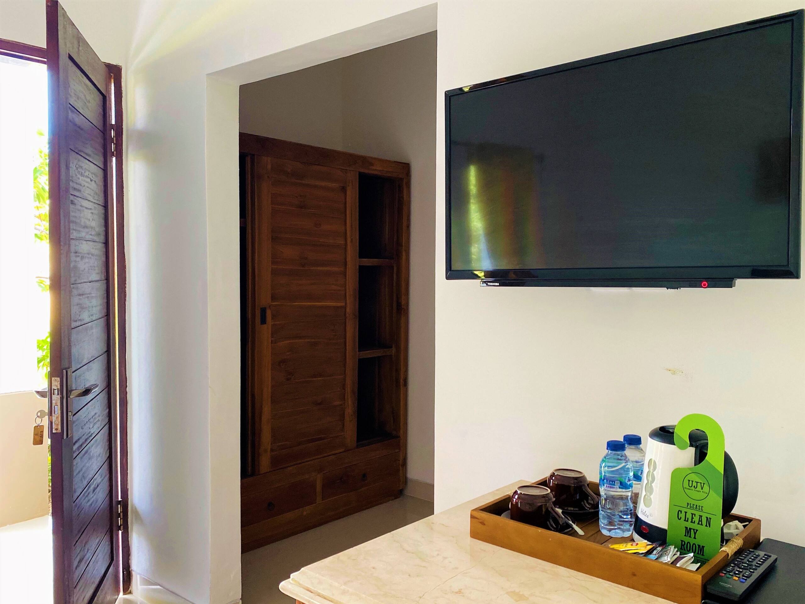 Room Only Uluwatu Jungle Villa with Pool View - Guesthouses for Rent in South Kuta, Bali, Indonesia 6