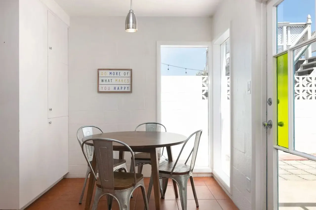 Hollywood Beachside Bungalow - Cute Mid-Century Style 13