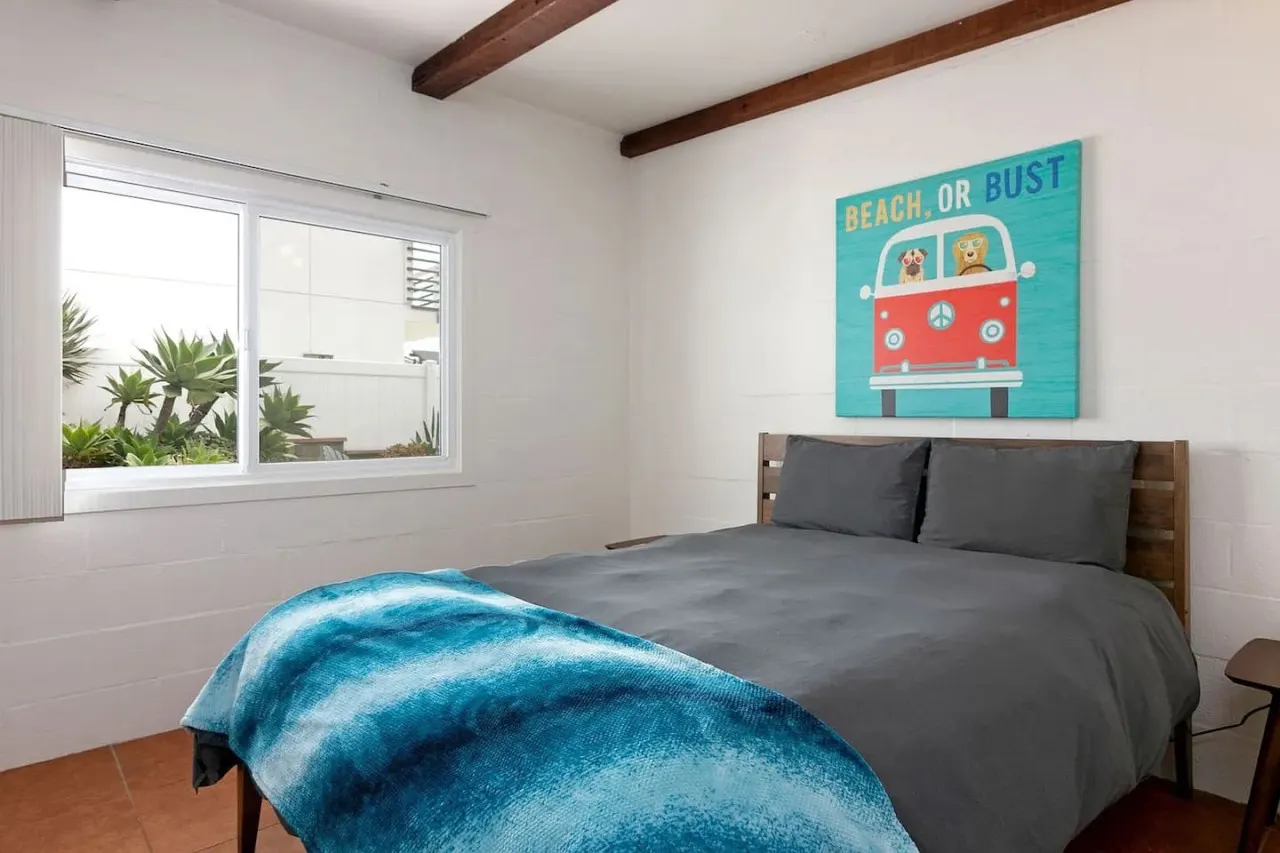 Hollywood Beachside Bungalow - Cute Mid-Century Style 14