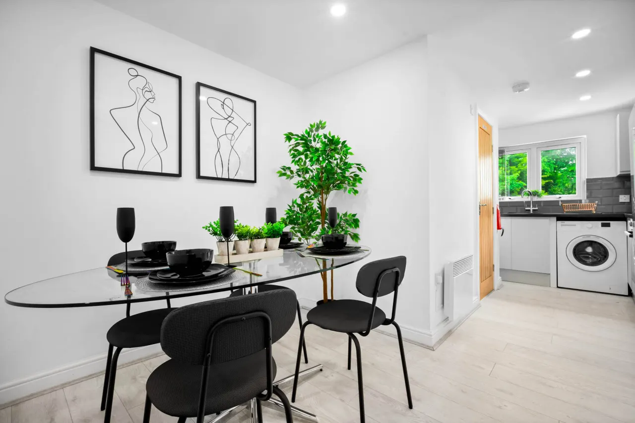 Modern 2 Bedroom Apartment - WiFi - Smart TV 10