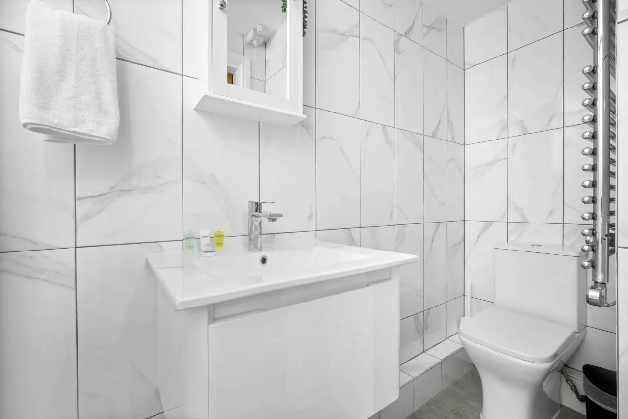 Modern 2 Bedroom Apartment - WiFi - Smart TV 11