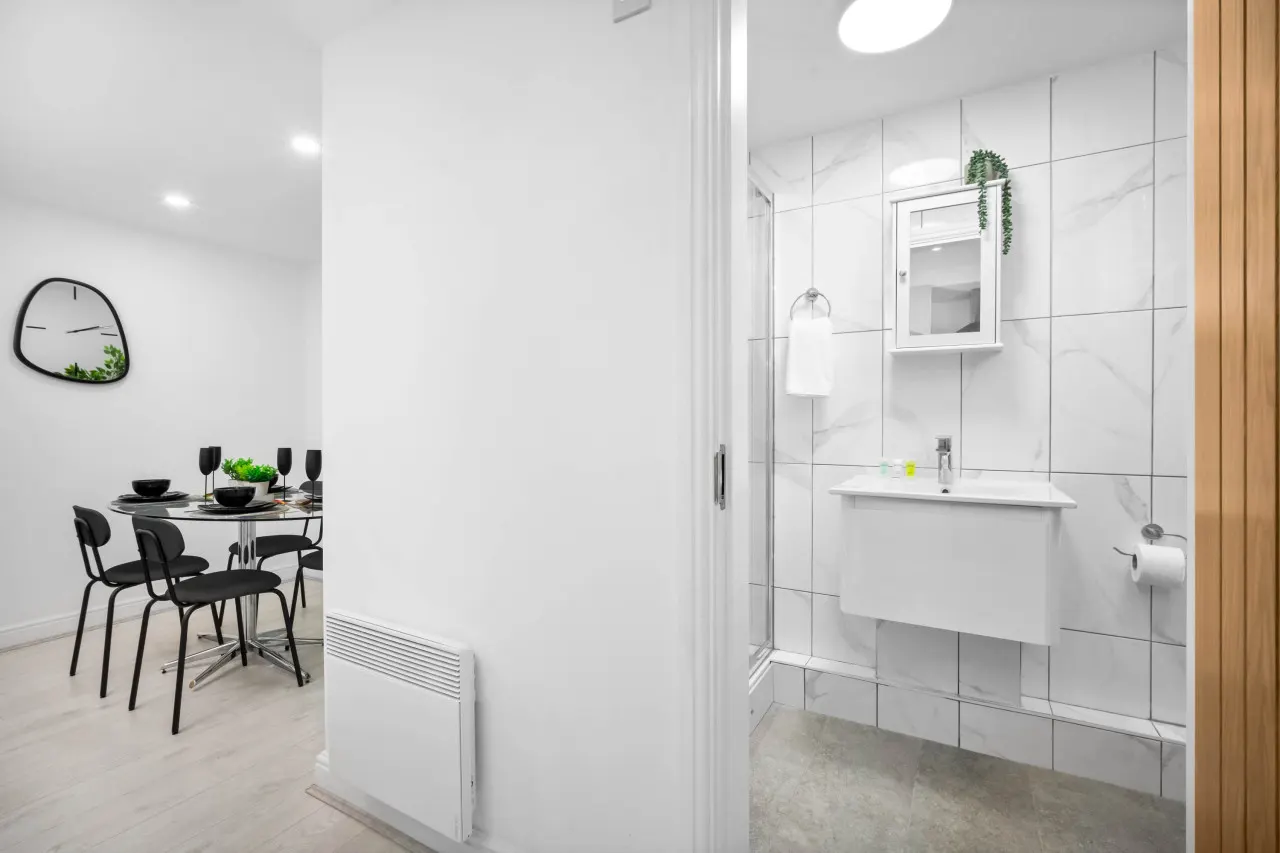 Modern 2 Bedroom Apartment - WiFi - Smart TV 18