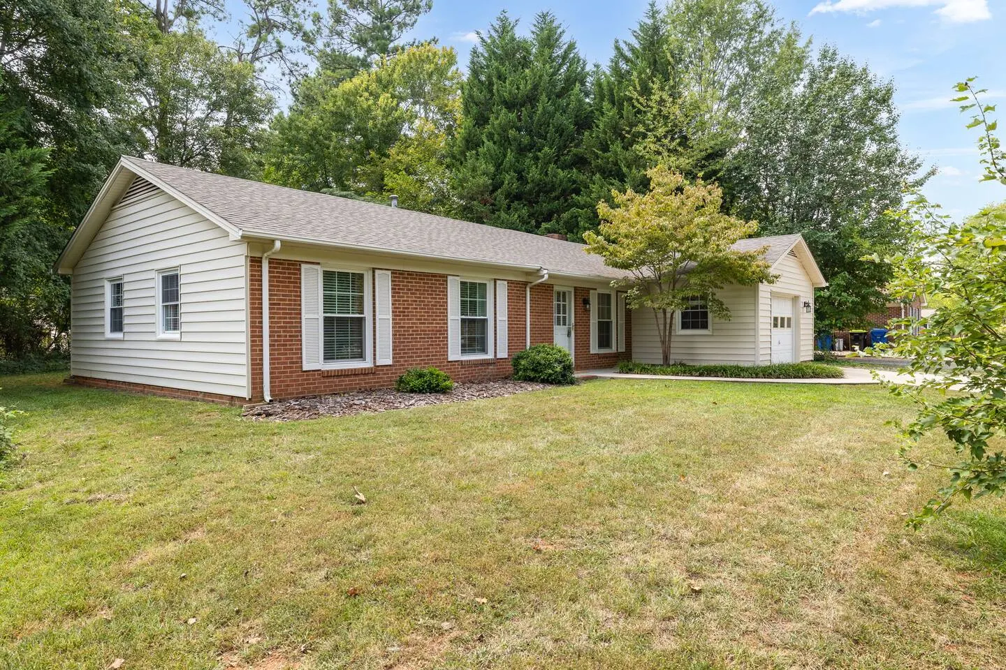 Elon 3BR Escape Walk to Campus Patio + BBQ 10