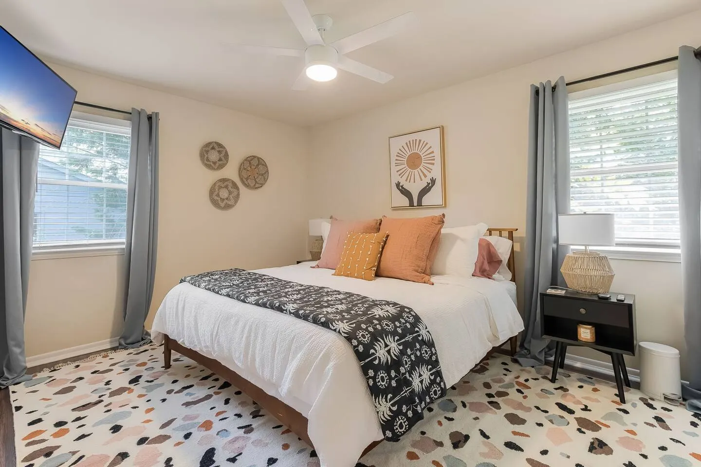 Elon 3BR Escape | Walk to Campus | Patio + BBQ — photo 4