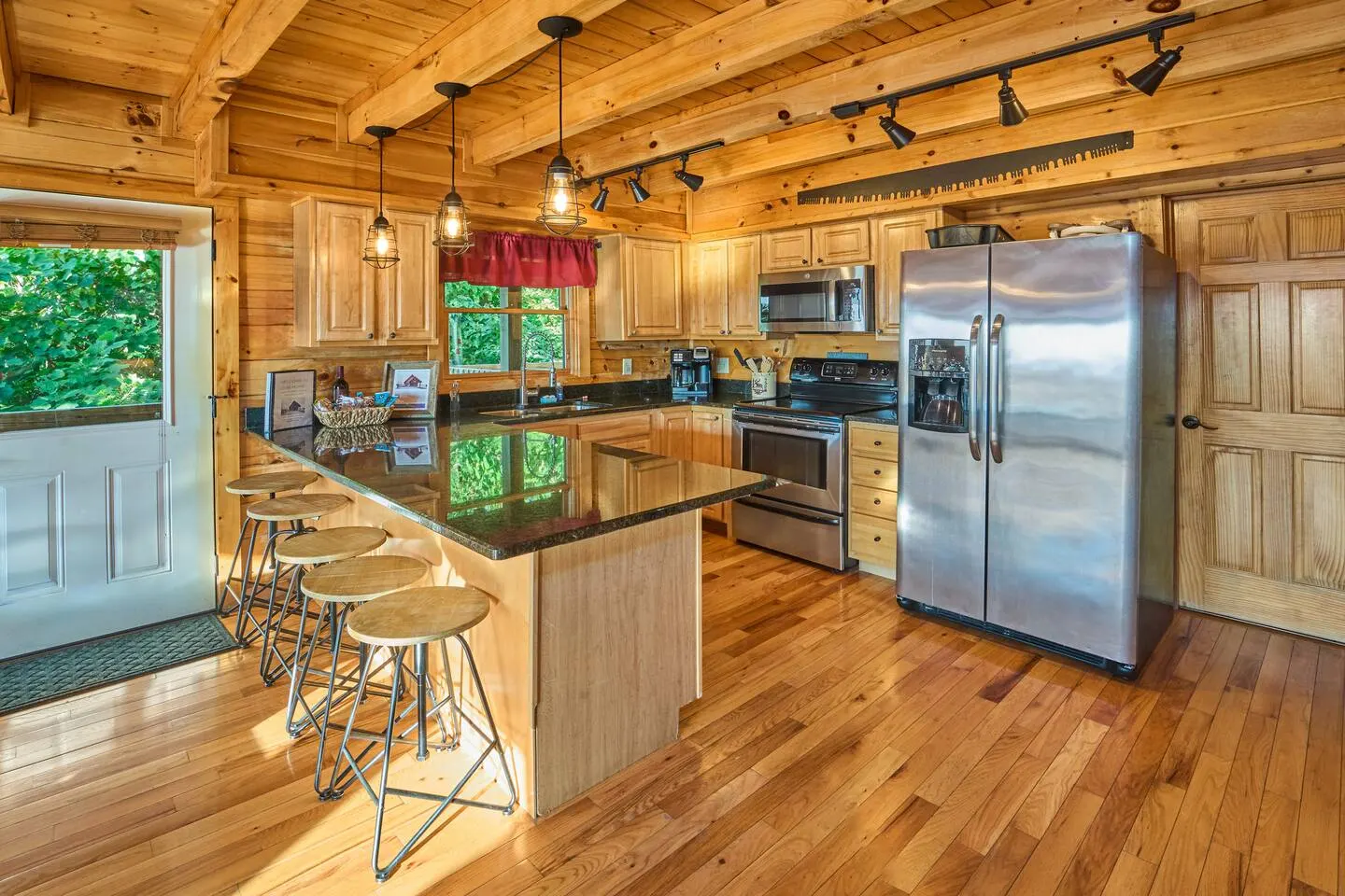 "Mama Bear", Mtn Views+Hot Tub+Pool Table+Theater 6