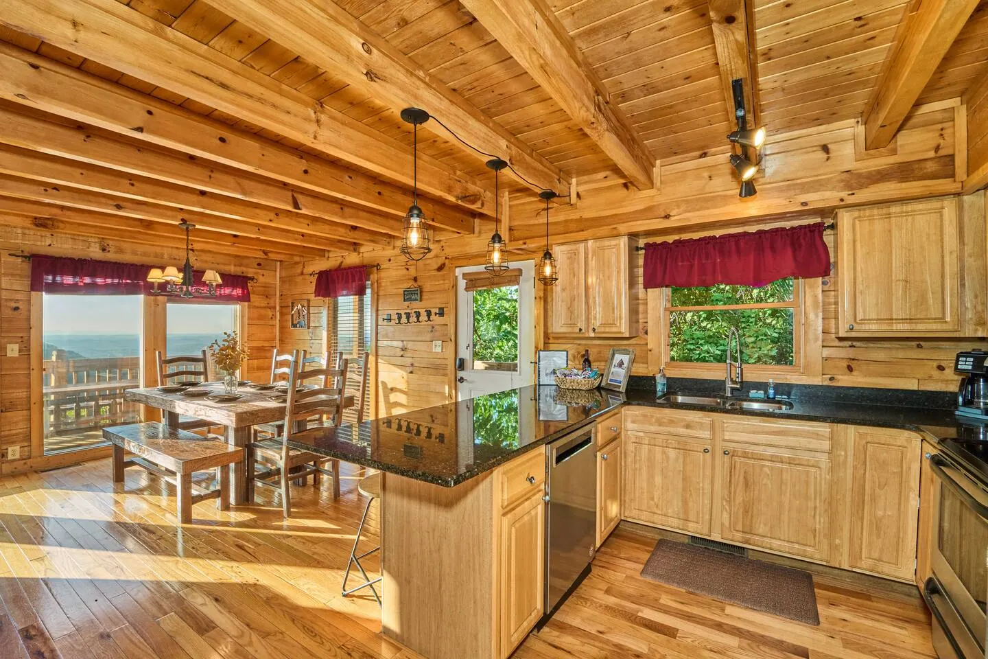 "Mama Bear", Mtn Views+Hot Tub+Pool Table+Theater 7