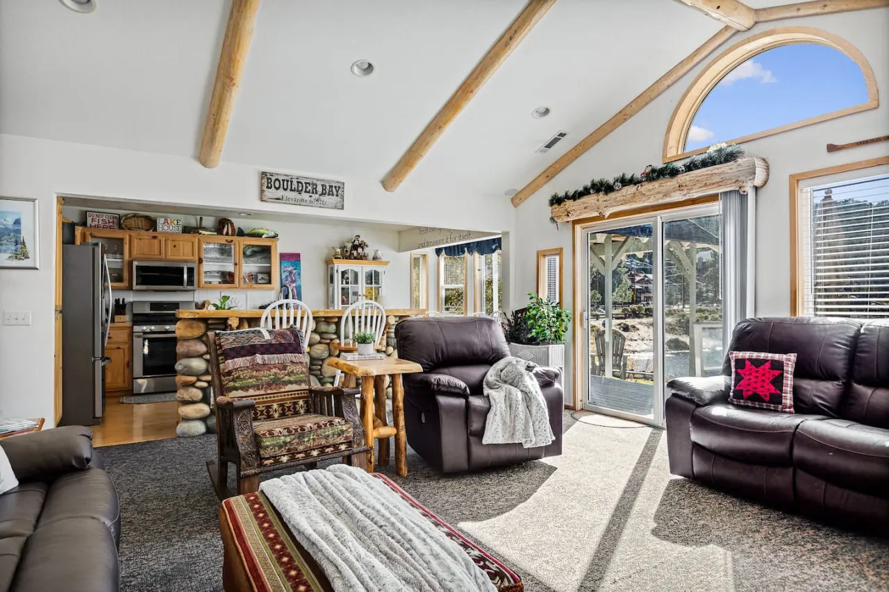 Lakefront Estate, Access to Private Dock on Boulder Bay 9