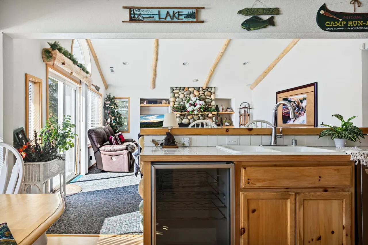 Lakefront Estate, Access to Private Dock on Boulder Bay 10