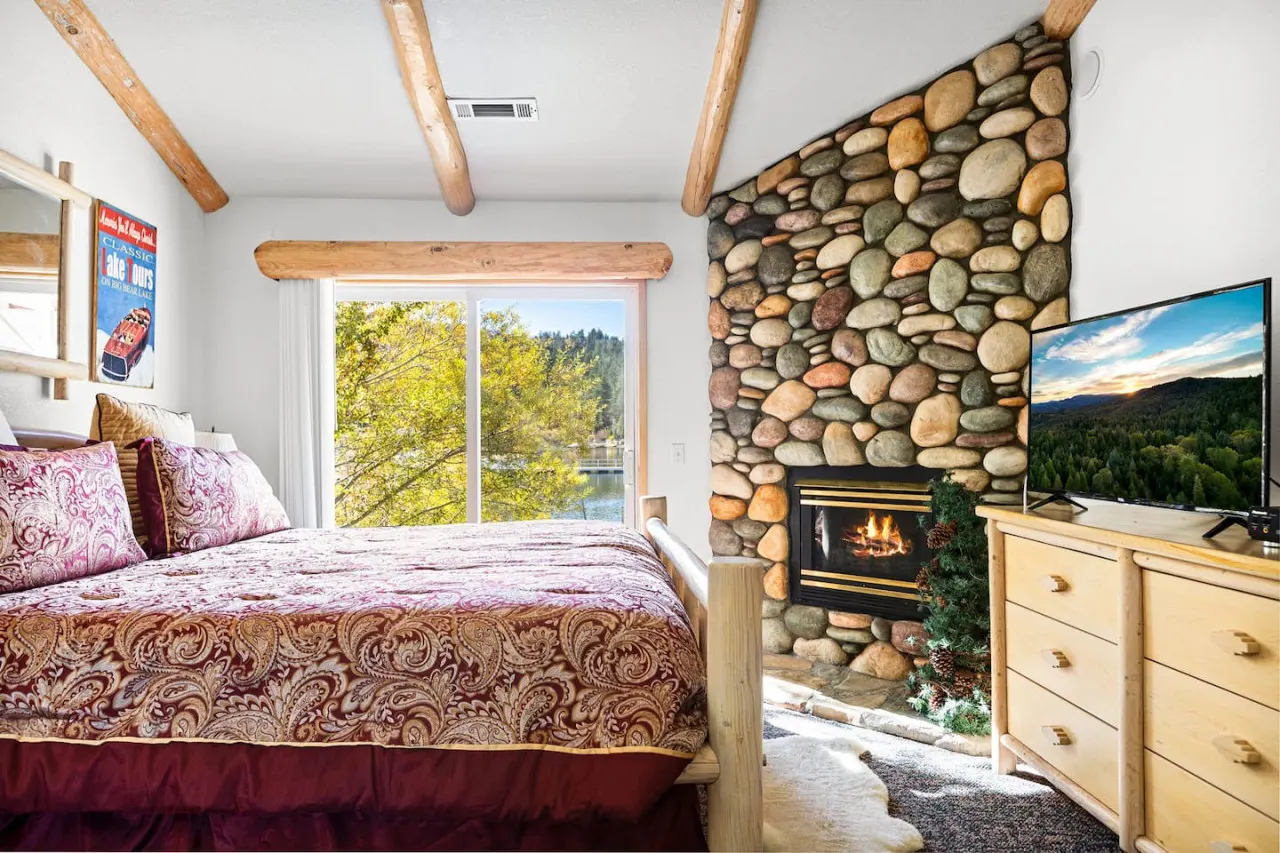 Lakefront Estate, Access to Private Dock on Boulder Bay 11