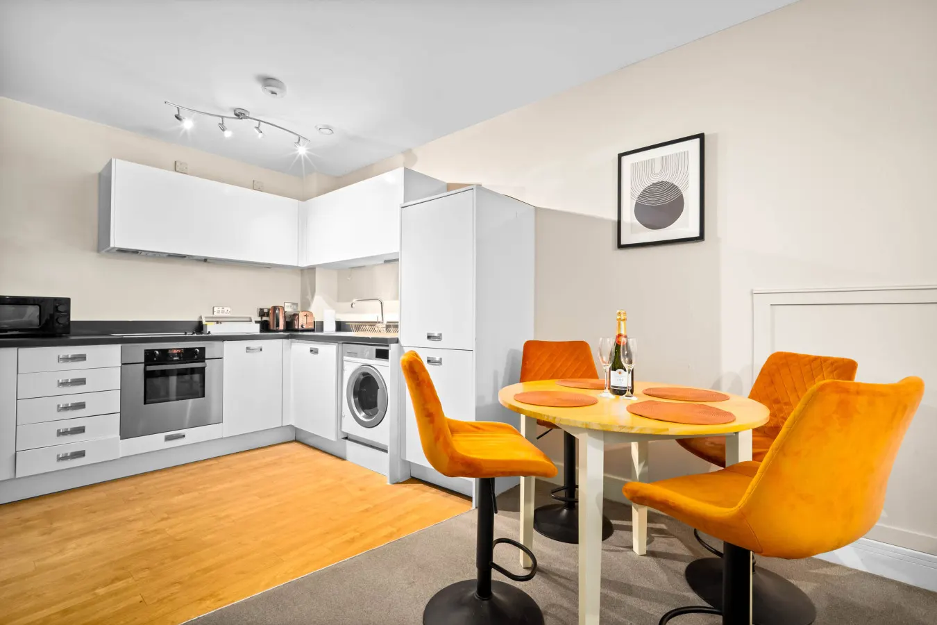Stylish City Centre Apartment - Terrace - Netflix 11