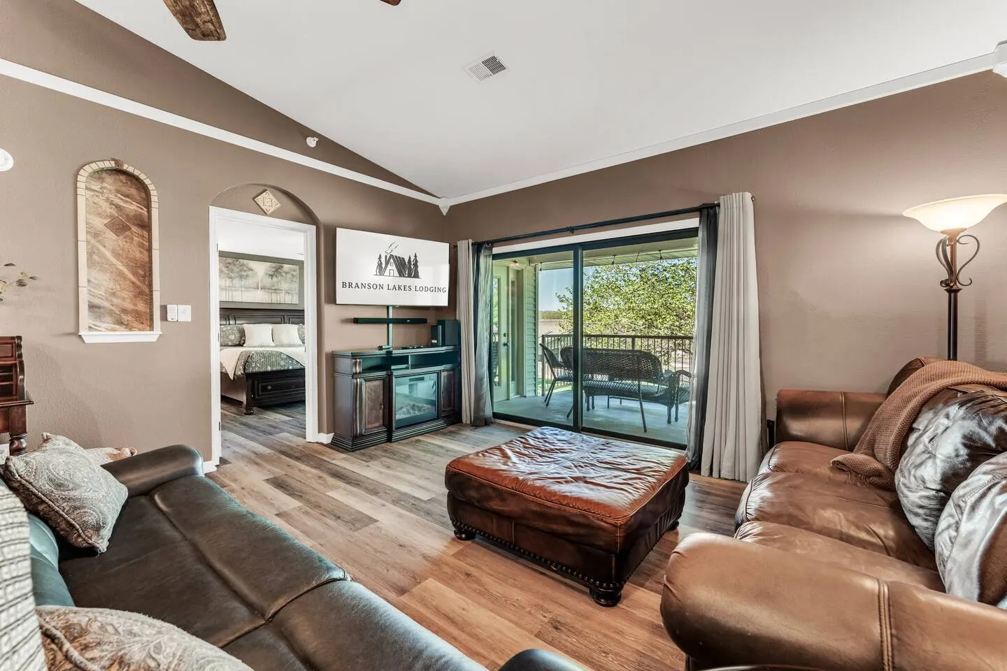 Beautifully Redone Condo Near Strip Pool & Sauna 1