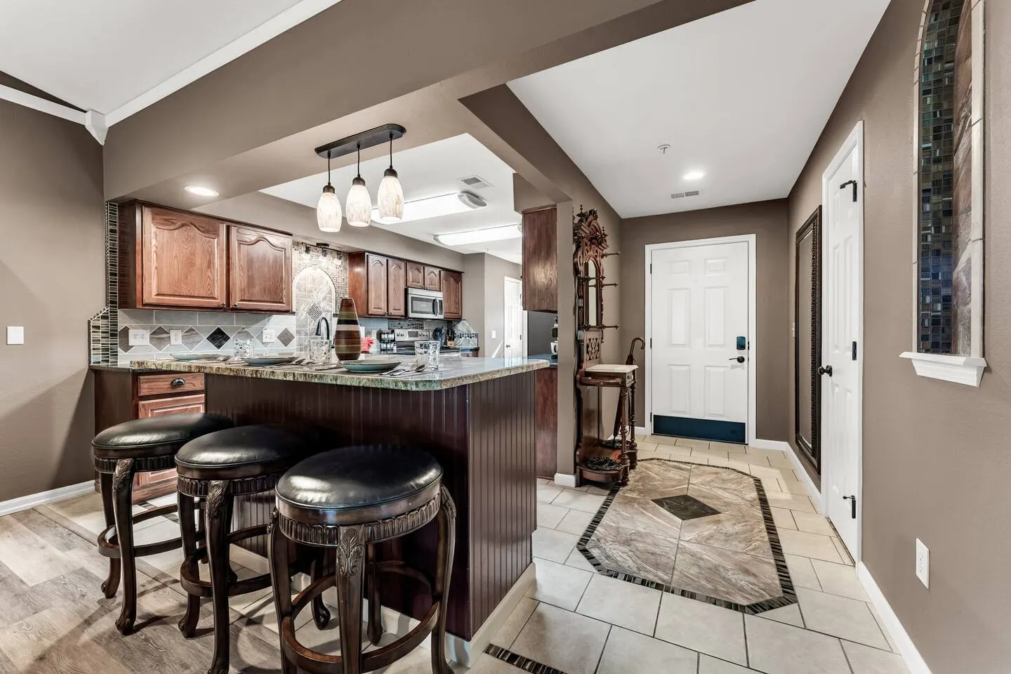 Beautifully Redone Condo Near Strip Pool & Sauna 15