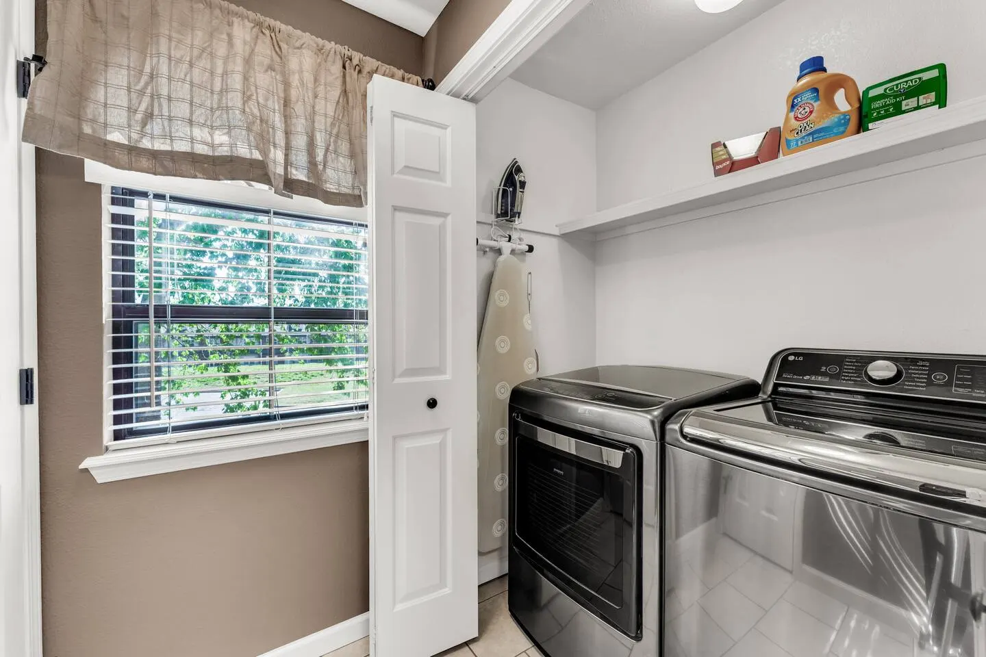 Beautifully Redone Condo Near Strip Pool & Sauna 20