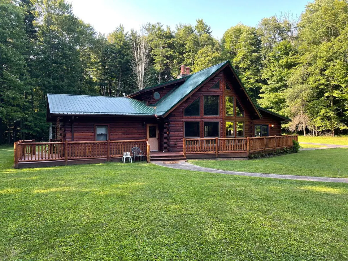 Cozy Kinsman Cabin in the woods w/Hot Tub 9