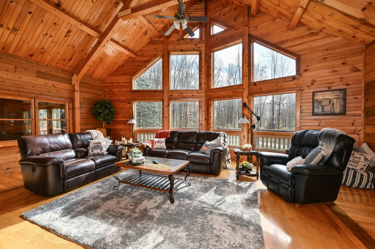 Cozy Kinsman Cabin in the woods w/Hot Tub 10