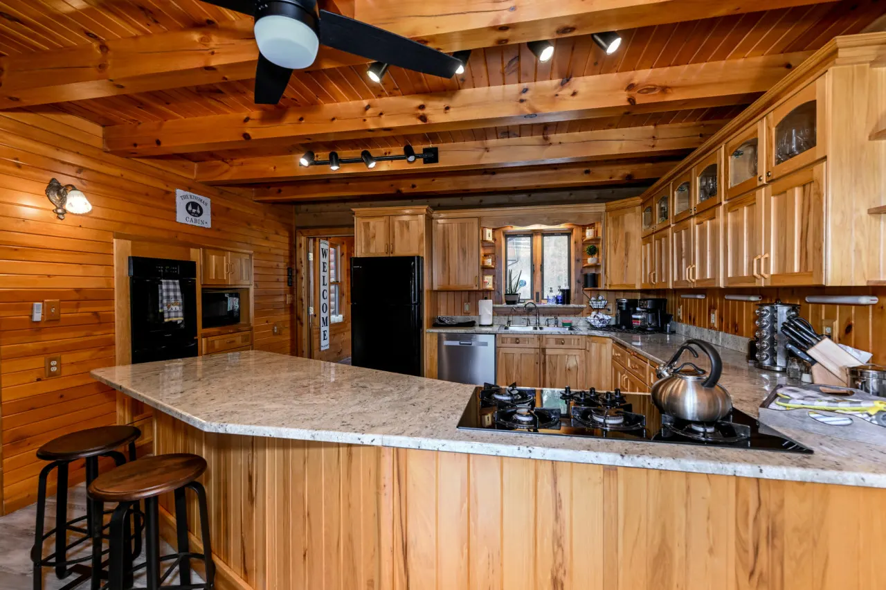 Cozy Kinsman Cabin in the woods w/Hot Tub 16