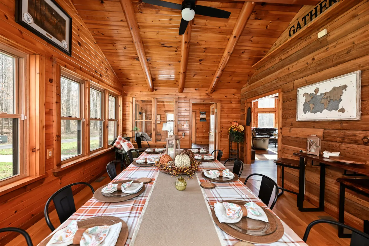 Cozy Kinsman Cabin in the woods w/Hot Tub 19
