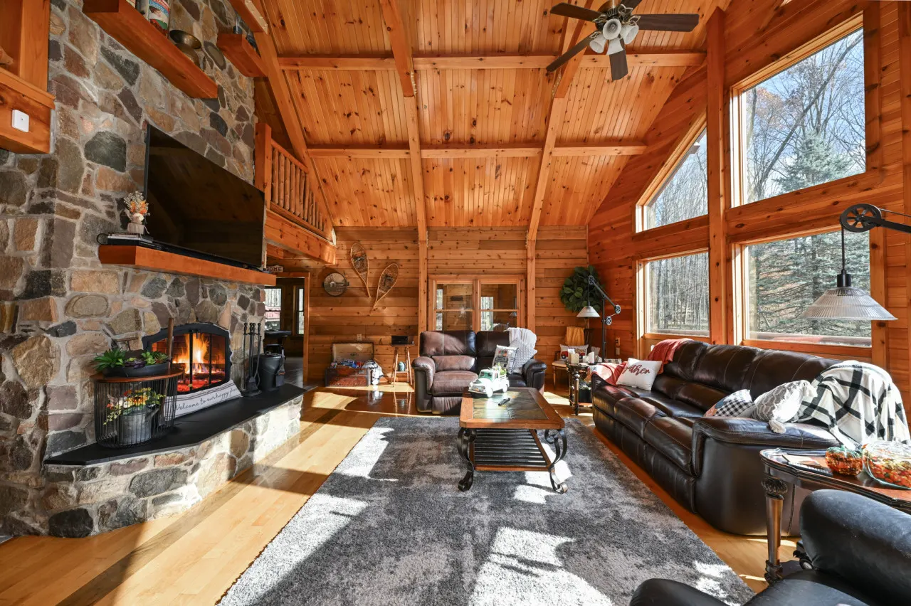 Cozy Kinsman Cabin in the woods w/Hot Tub — photo 5