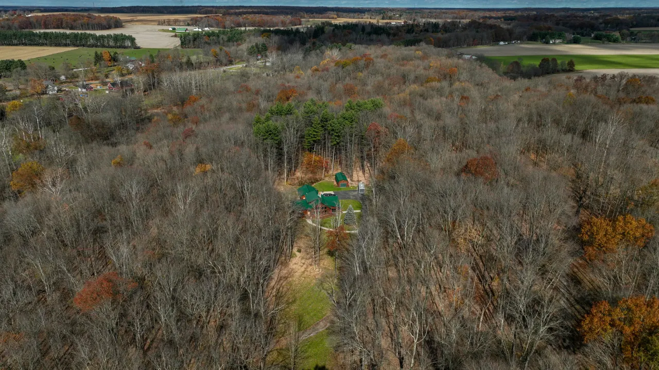 Cozy Kinsman Cabin in the woods w/Hot Tub 7