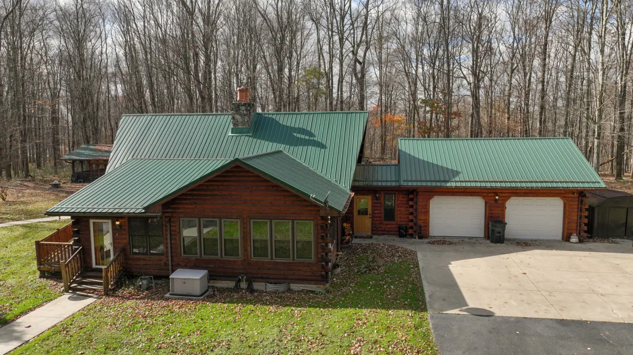 Cozy Kinsman Cabin in the woods w/Hot Tub 8