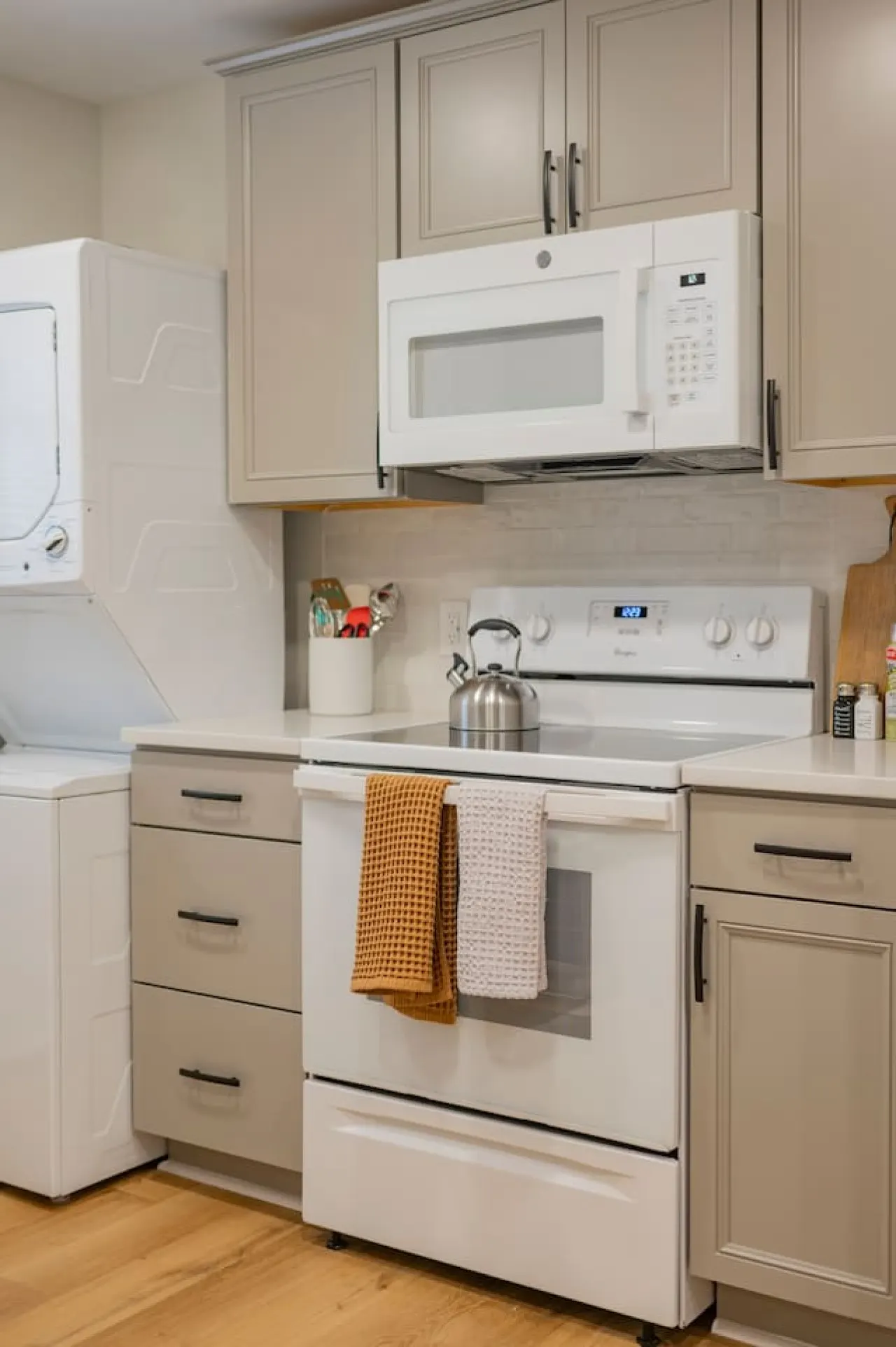 Quaint 3-BR Getaway Free Parking + Free WiFi 12