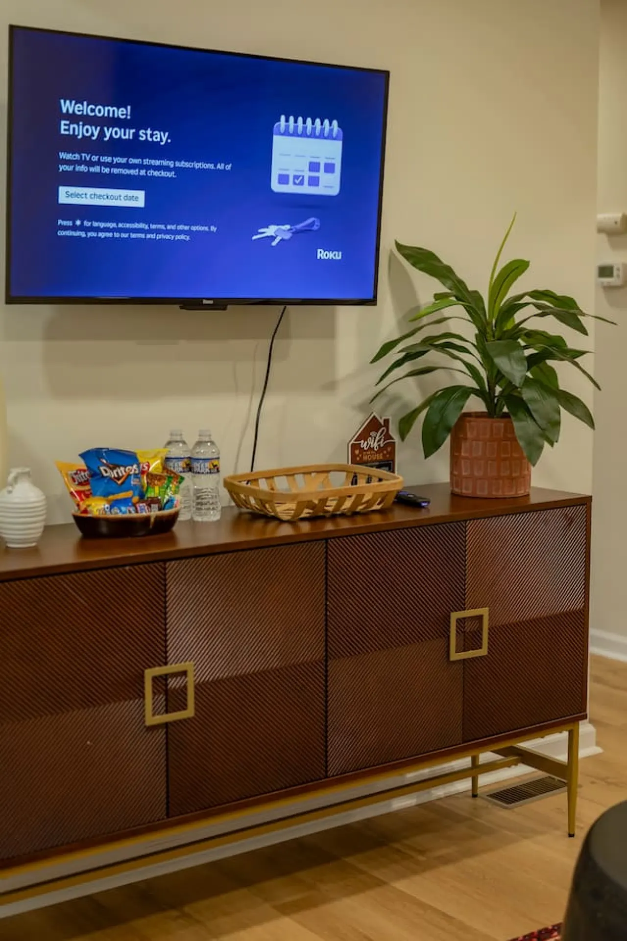 Quaint 3-BR Getaway Free Parking + Free WiFi 8