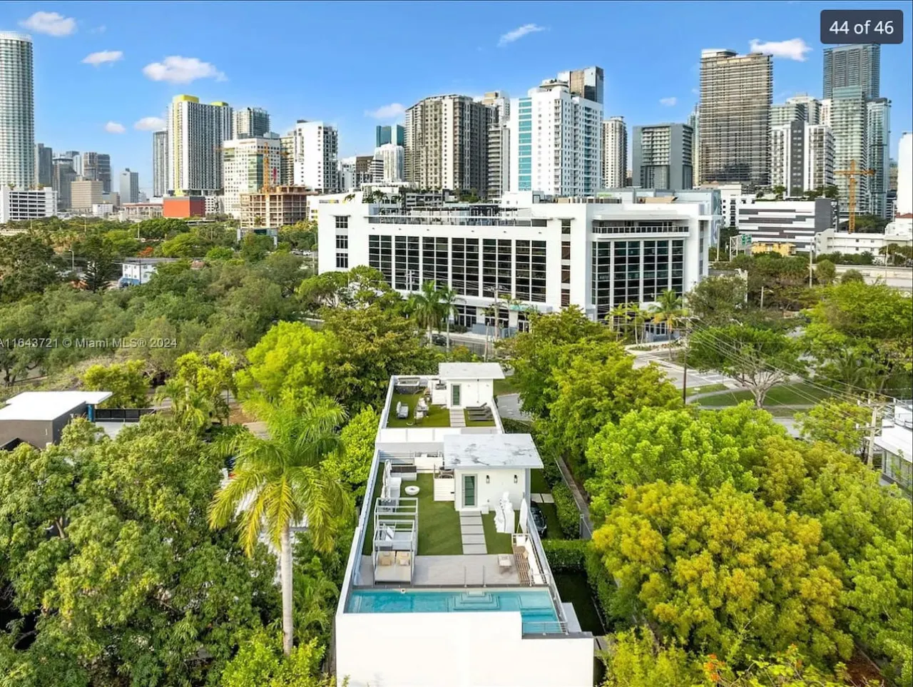 NEW 4BR Luxury Home in Brickell w/Rooftop Pool 5
