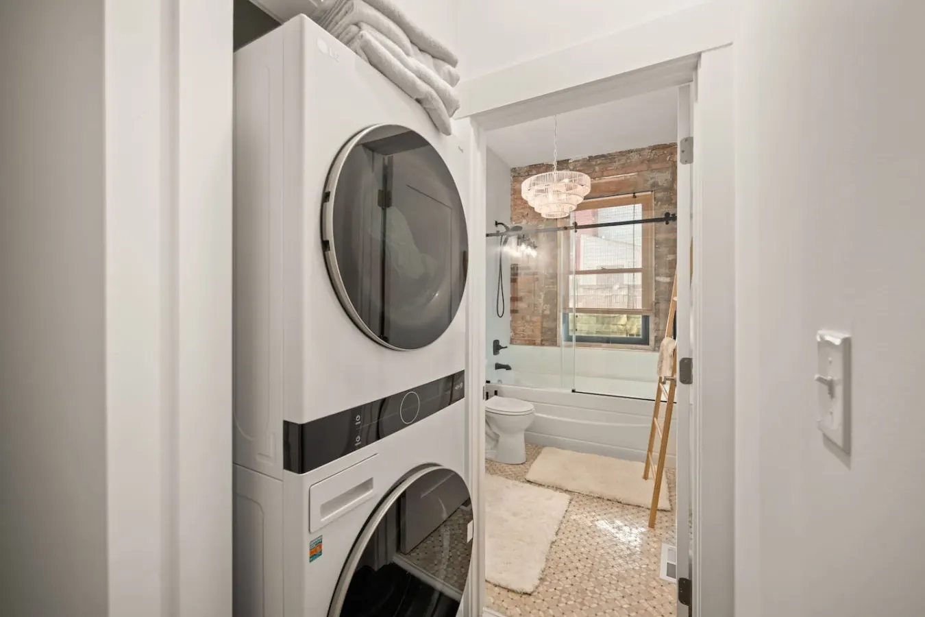 Lux Hidden Gem, 2bd w/ Patio Steps from All OTR 20