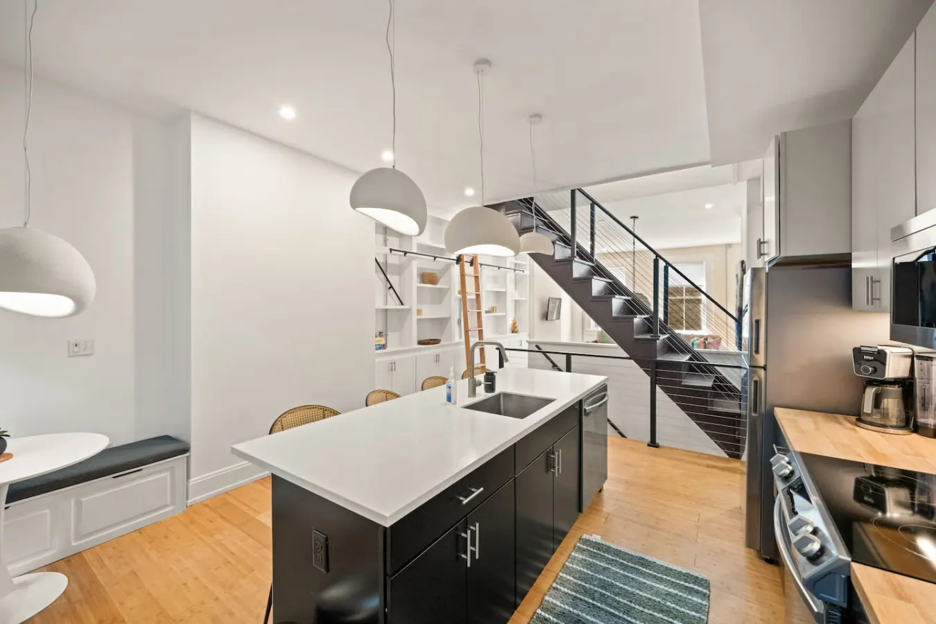 Lux Hidden Gem, 2bd w/ Patio Steps from All OTR 7