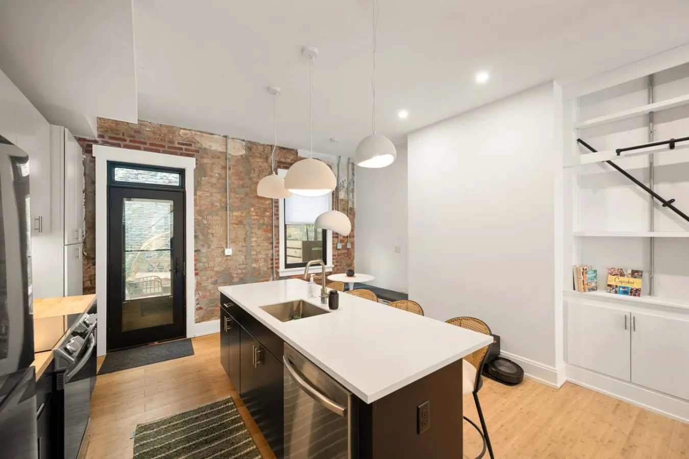 Lux Hidden Gem, 2bd w/ Patio Steps from All OTR 8