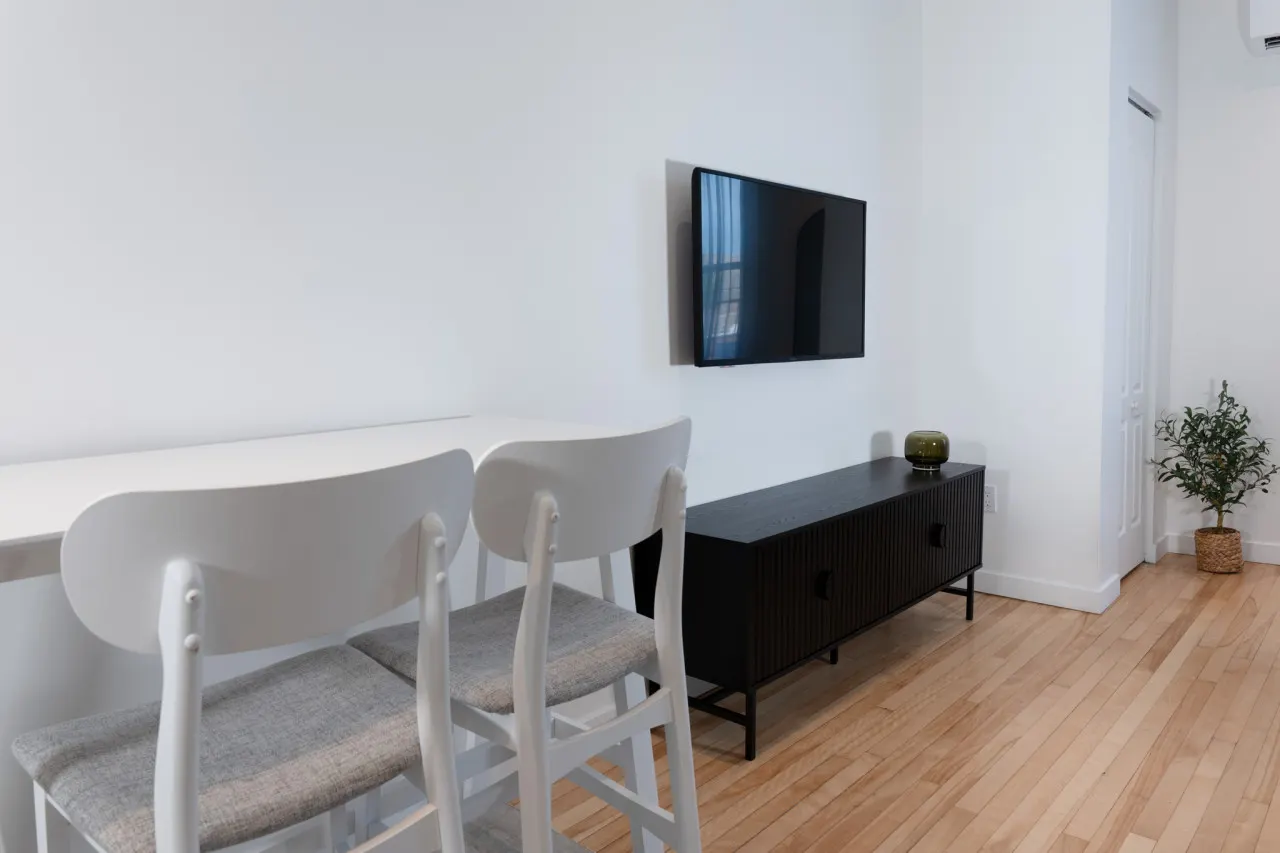#11 - Studio/Plateau/St-Denis/SelfCheck-In/AC/TV 8