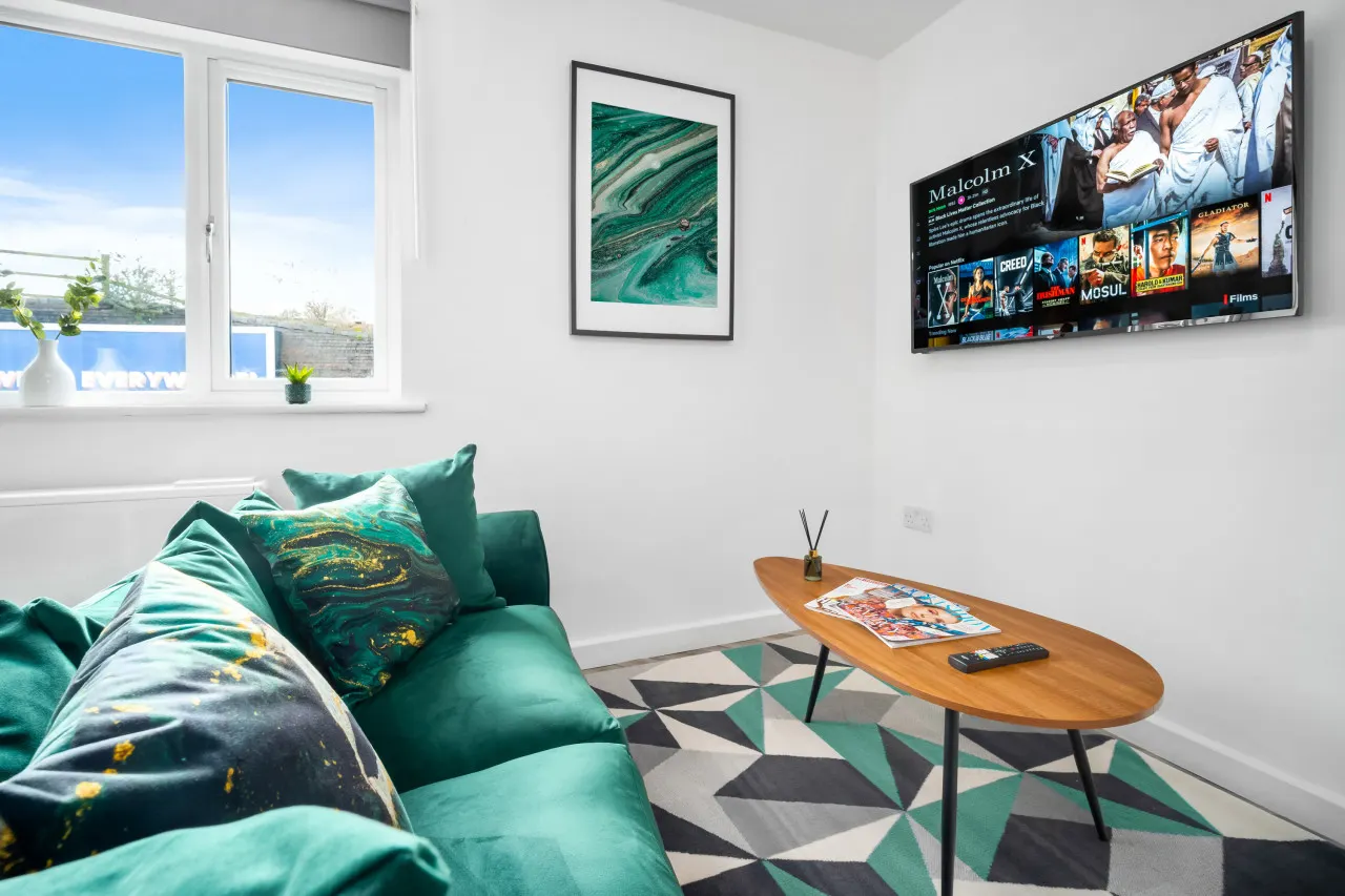 Stylish 2 Bed Apartment - Parking - Smart TV - WIFI 27 10