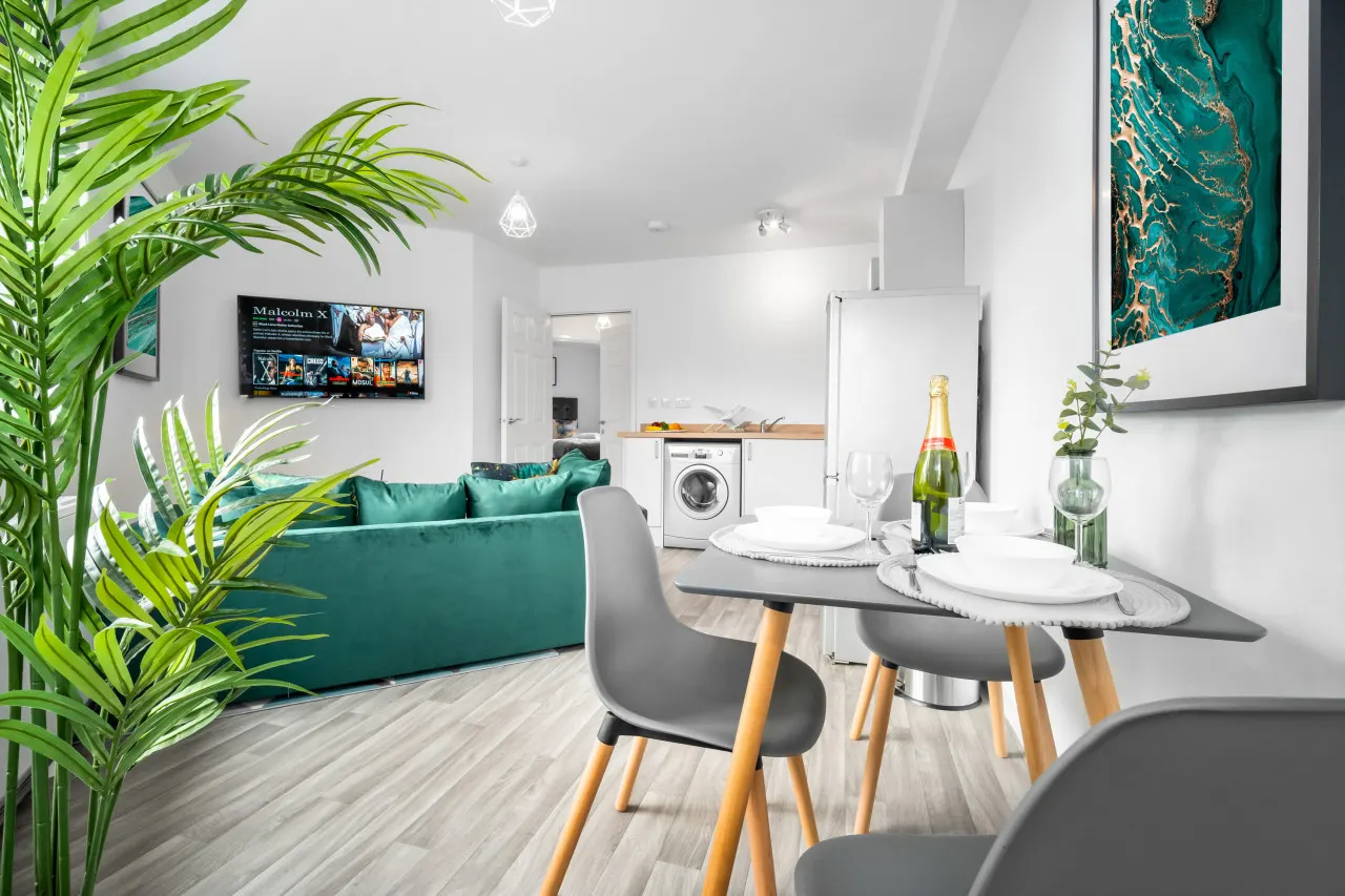Stylish 2 Bed Apartment - Parking - Smart TV - WIFI 27 20