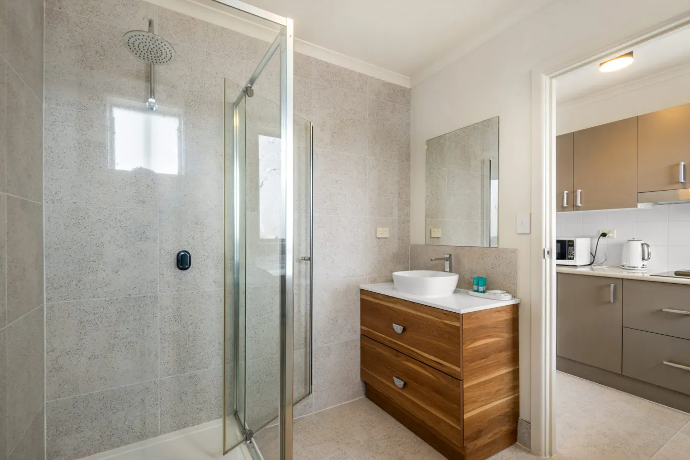 1BR Apartment Opposite Geelong Hospital 11
