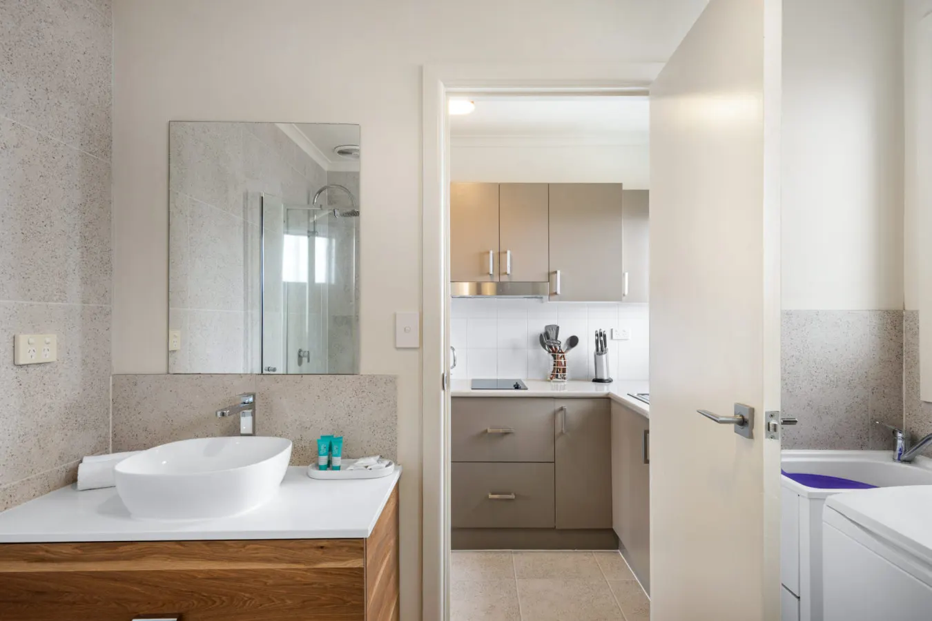 1BR Apartment Opposite Geelong Hospital 7