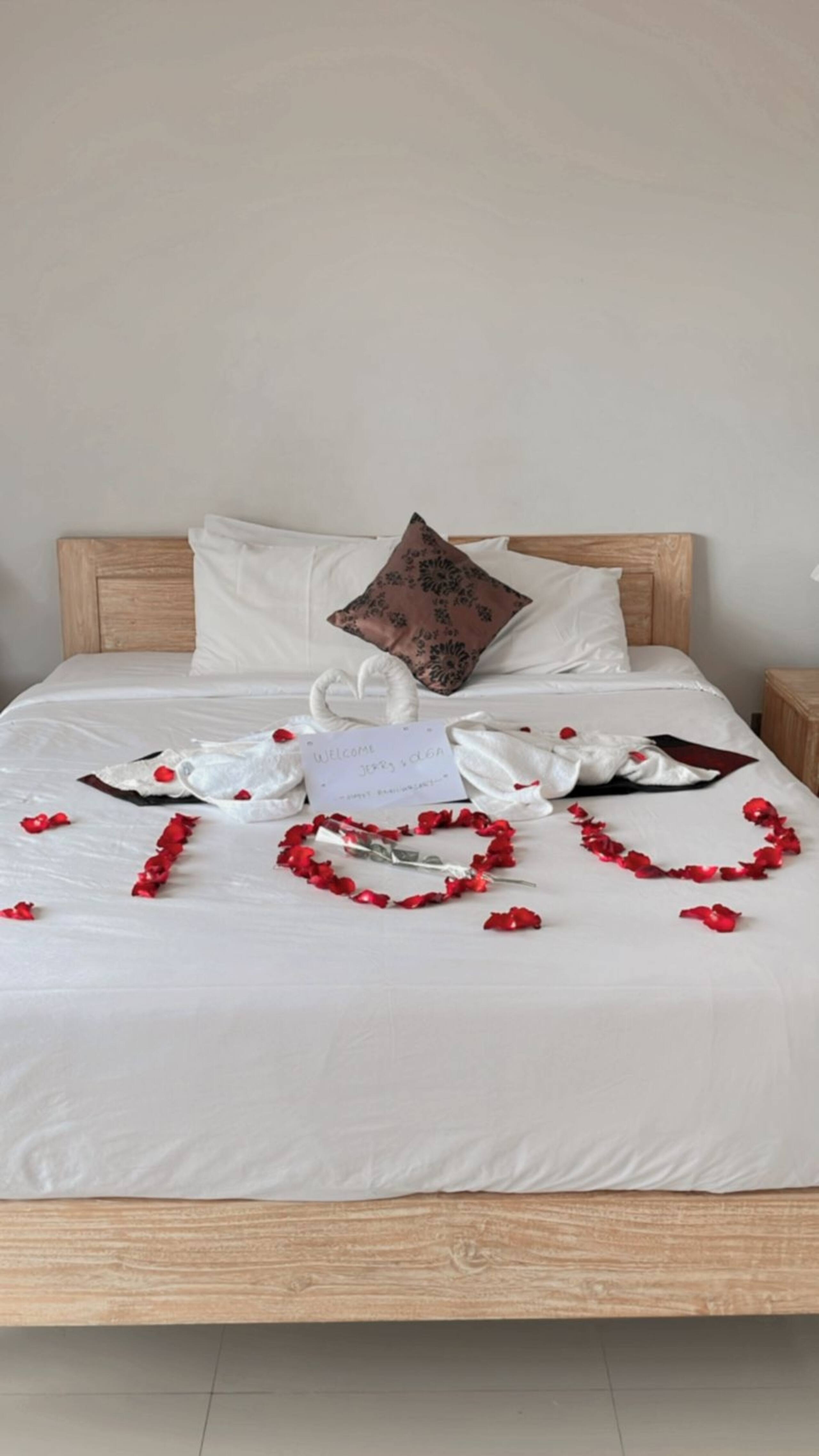 Deluxe room in seminyak center bali 20