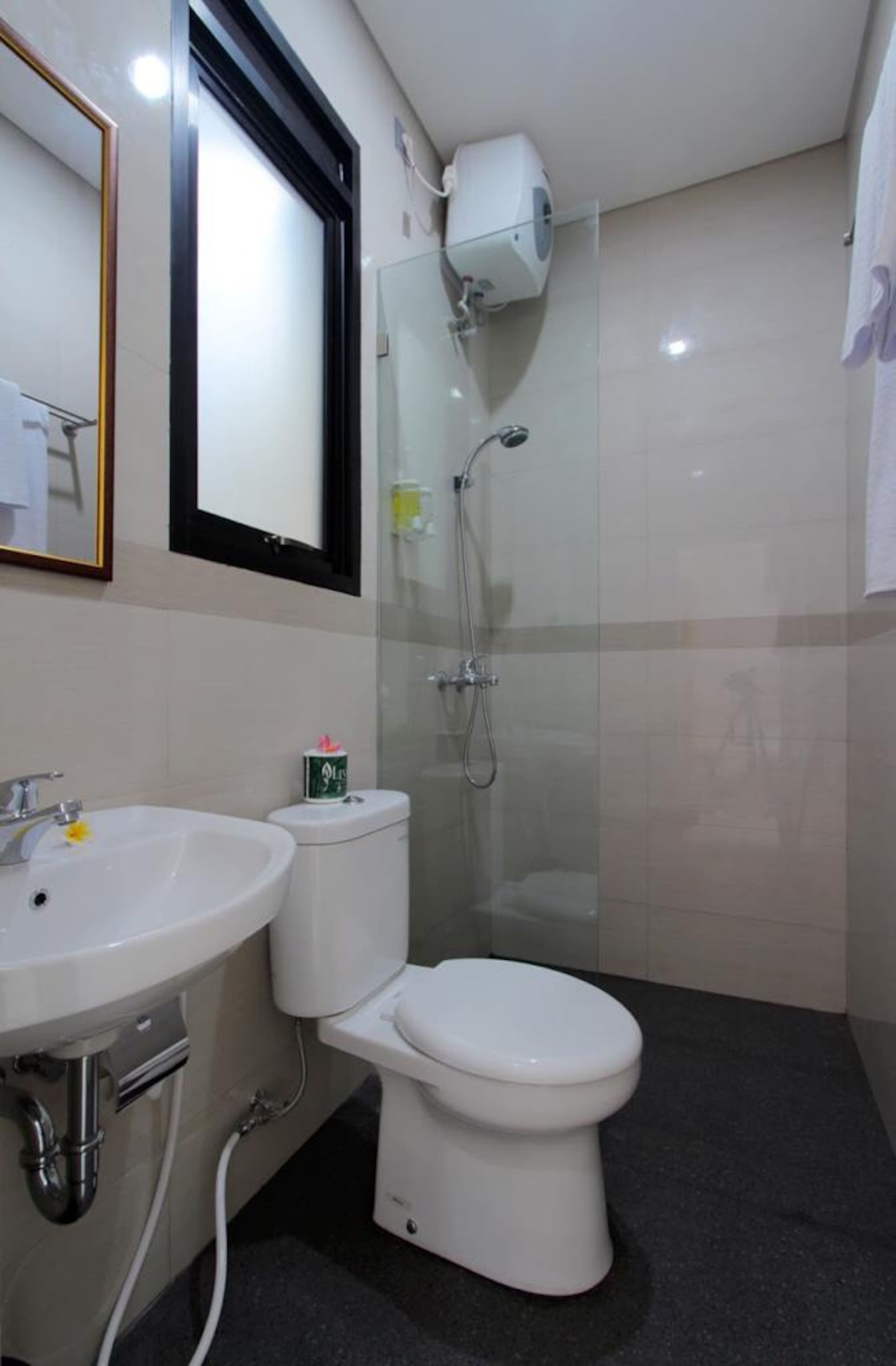 Deluxe room in seminyak center bali 14
