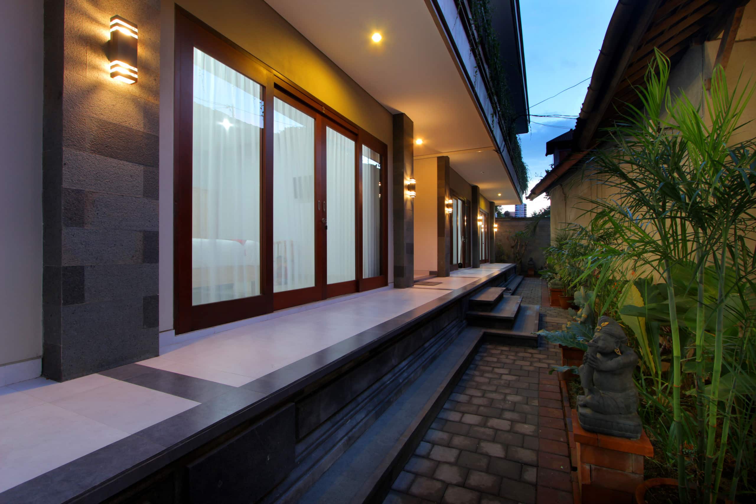 Deluxe room in seminyak center bali — photo 4