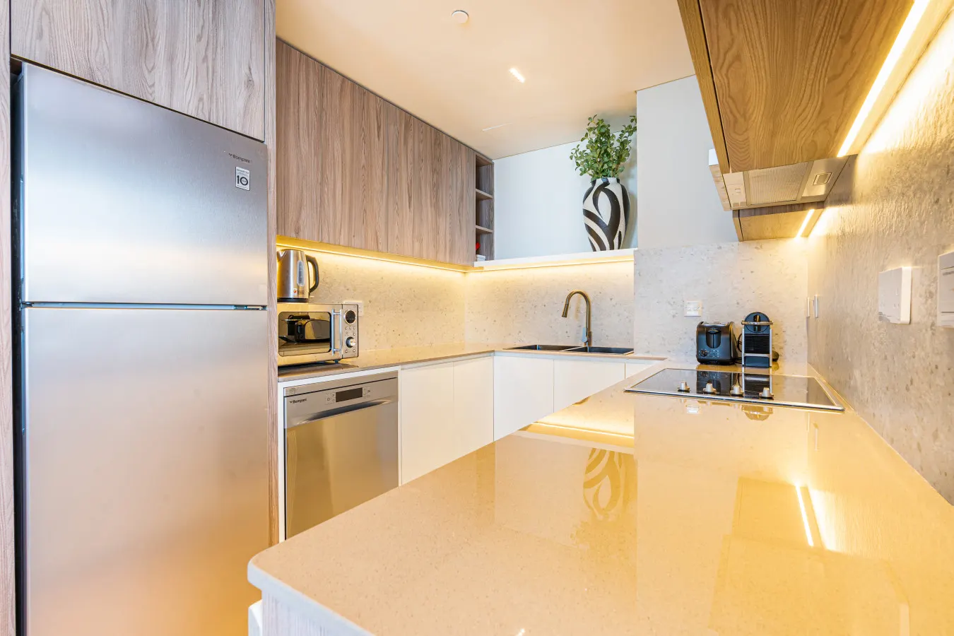 Modern Apartment with Panoramic Sea Views 10